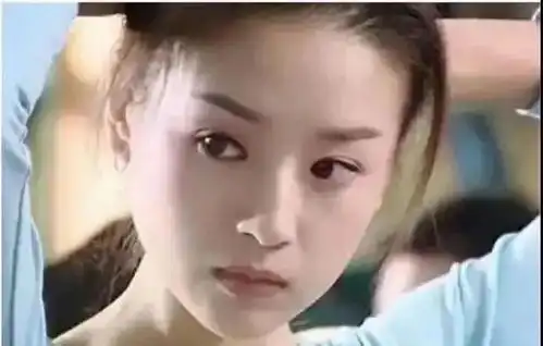 和潘粤明互发1万条短信,为他生子的董洁,为何转头看上王大治