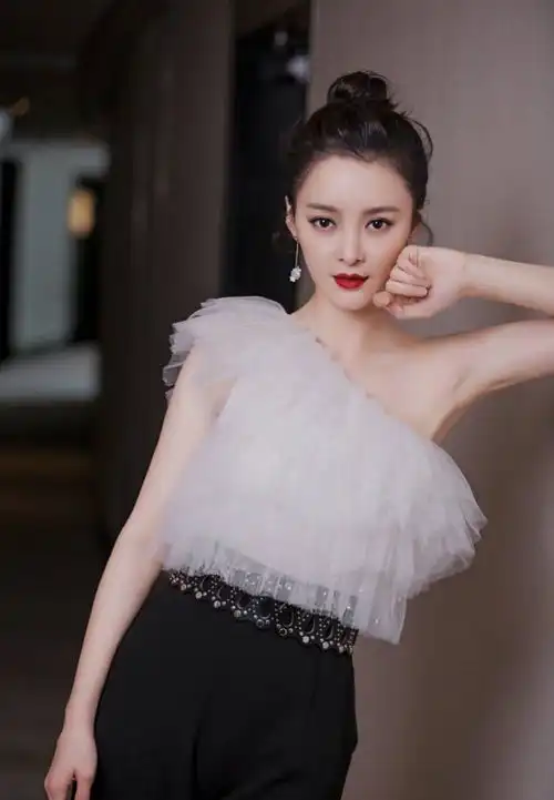 路宝妮爱的执着,一千零一夜看了就心疼,气场和范冰冰有的拼
