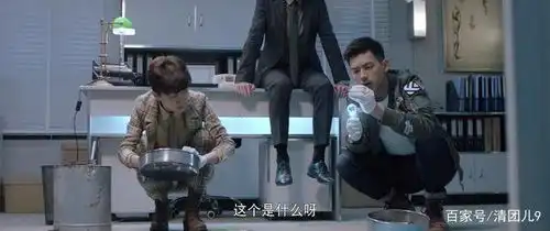 法医秦明地沟油中显人手,张若昀验尸寻真相
