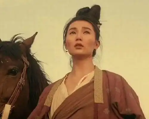 张曼玉华丽现身身体薄成一片纸,至今无子原因让人心疼
