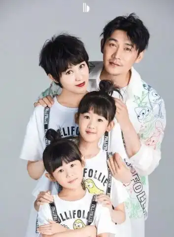 有种整容叫卸了妆的鲍蕾,素颜照惹热议,陆毅眼光真的谜

