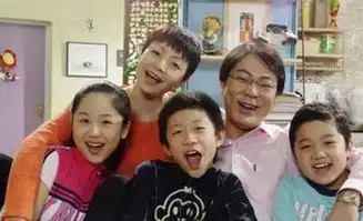家有儿女主演重聚,频频笑场惹人泪崩,说台词笑出了褶子