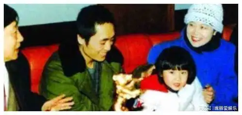 她是张艺谋的女儿,曾公开指责巩俐,嫁给外国人遭家庭暴力
