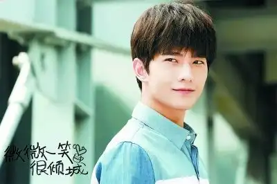 杨洋凭颜值撑起微微流量小生没演技才能红
