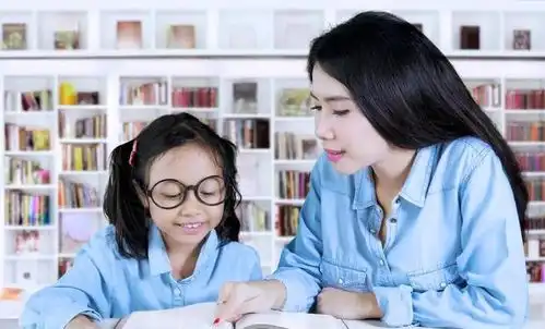 骗人生孩子系列萌娃打哈欠被发现,害羞的扎进妈妈怀里
