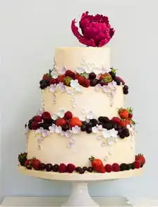 婚礼上的小惊喜精致翻糖婚礼蛋糕
