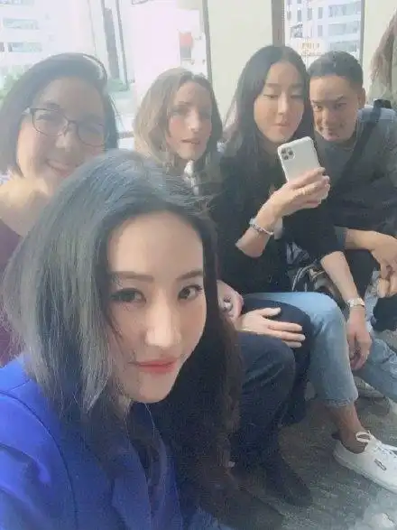 刘亦菲生图颜值抗打,出道这么多年只演过四部电视剧,评分都很高
