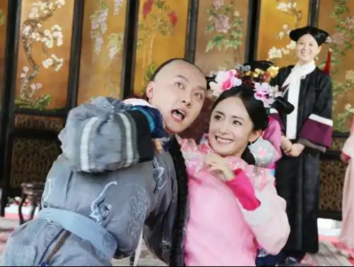 宫杨幂和冯绍峰的剧照
