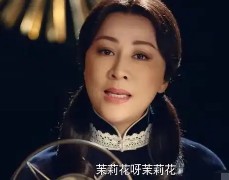 54岁刘嘉玲挑战双马尾,半生缘中脸僵鼻孔大,被嘲像奶奶