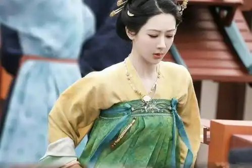 国色芳华杀青,看了杨紫的剧照,我才知道什么叫天选古人