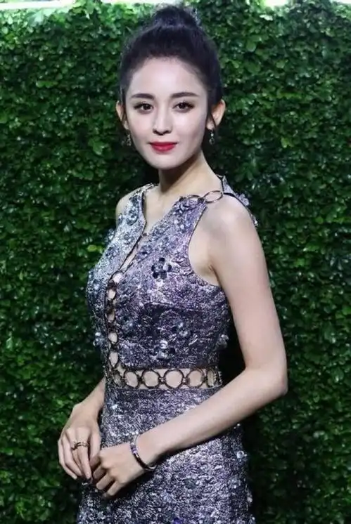 女神都钟爱的镂空裙,有人美不胜收,有人尴尬至极
