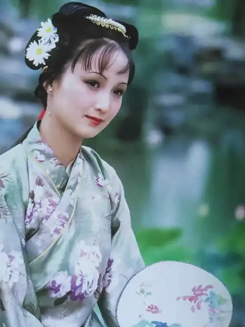 红楼梦里那个穷而不酸的姑娘,身份卑微,却得到王熙凤的盛赞

