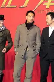 邵兵亮相让子弹飞红毯断背台词搞笑