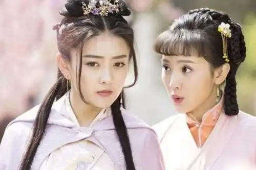 同样都是演双世宠妃走红,丫鬟镜心搭档男神演女主,她如今却是这般境地

