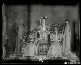 如懿传曝老照片剧照复古风海报有种魂穿大清的感觉
