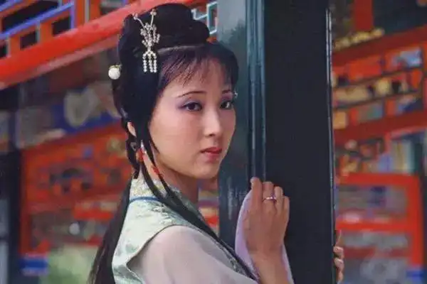 秦可卿死后,贾宝玉遇到一对神秘姐弟,是啥身份可保黛玉平安
