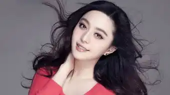 范冰冰被男子当面喊我爱你,脸部表情有些无奈
