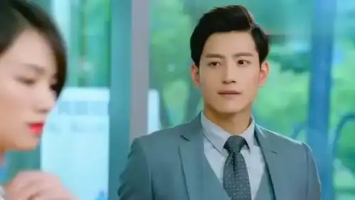 你和我的倾城时光高朗换了件衣服,跟变了个人似的
