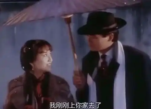 同是给冯程程打伞,周润发版与黄晓明版,告诉你明星与演员的差距