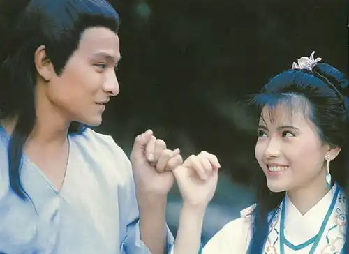 两大巨星庆生照一个妻女相拥,另一个连杜琪峰郑秀文都来庆生
