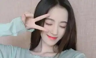 高光下鞠婧祎鼻子会发光,看见她出道前的照片,不用解释了
