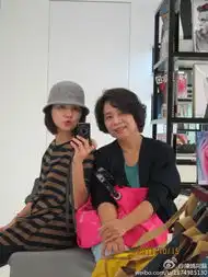美女明星背后的妈妈pk
