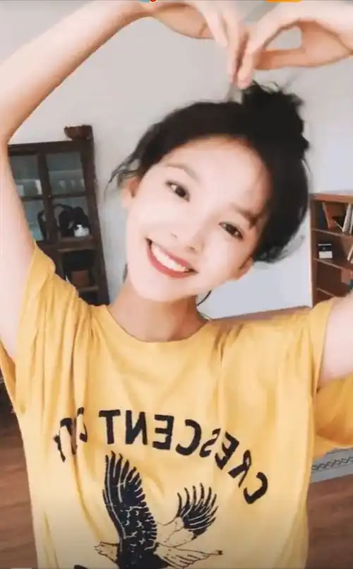 因长得美被富二代关注,被粉丝嫉妒疯狂撕饼,女星长得太美红不了
