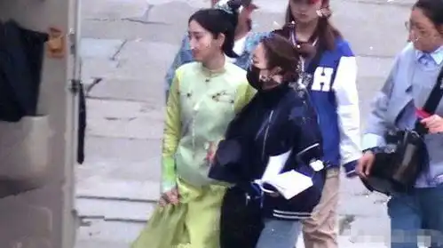唐艺昕建宁公主造型曝光,张一山韦小宝光头抢眼,网友杨紫呢

