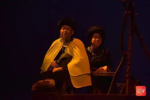 文化小人物致敬大时代扶贫题材歌舞剧高高威宁精彩首演
