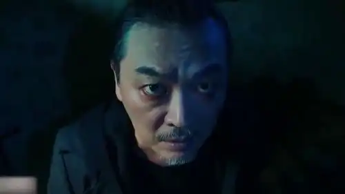 w两个世界凶手竟然突然出现,妍珠赶紧关闭电脑才得救