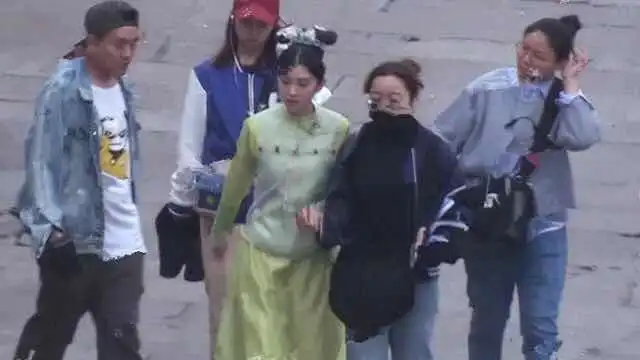 张一山韦小宝造型太丑露大脑门皮肤巨黑,网友表示丑到没眼看
