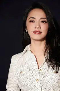 组图姚晨知性亮相自然大方白衣清新黑裙低调闪耀
