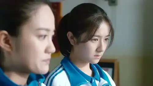 你好旧时光考试成绩出来全级数一数二余周周和凌翔茜被班主任训了一顿
