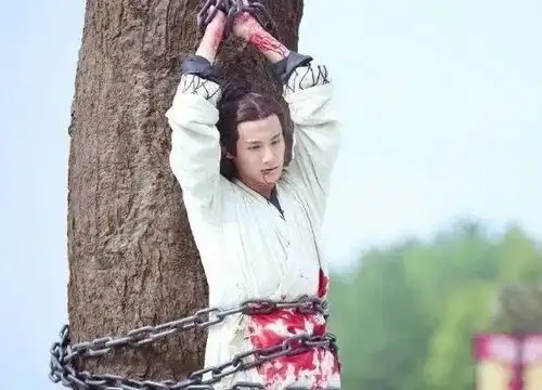 承包各大女明星童年的三千鸦杀小花,也变成谢娜同款脸型了
