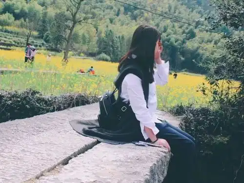 看完芳华三美的素颜,半永久女生都悄悄删了朋友圈18岁照片