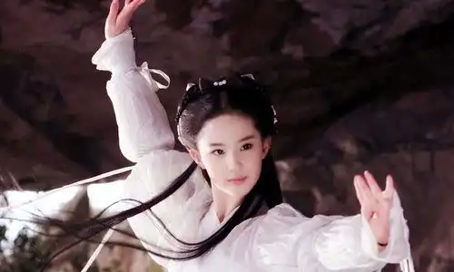 同样演小龙女,把李若彤刘亦菲和陈妍希放一起看,差别就出来了
