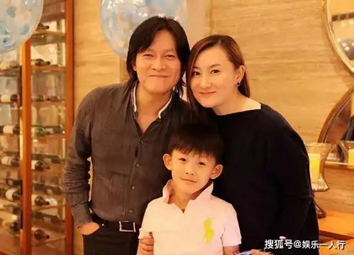 走进演员杨志刚的家,家里有个观影室,专门用来欣赏自己的电视剧