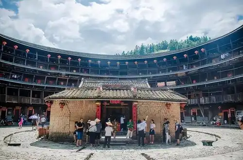 他们是纯正的汉族人,难以听懂的方言才是正宗汉语,人口多达1亿
