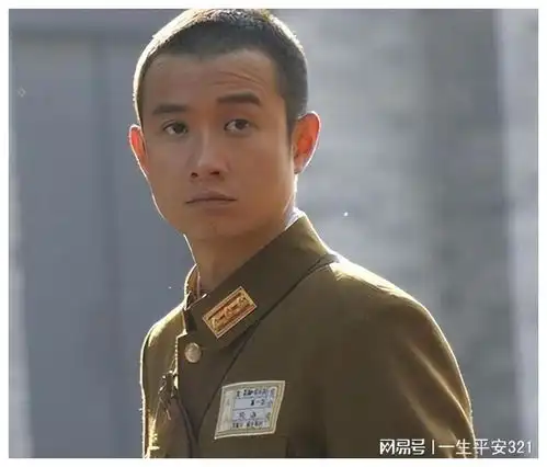 同样是演周卫国,将文章和张若昀放在一起,两者的差距却不言而喻
