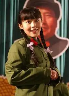 两年拍18部戏,靠舅舅走红,催妈妈二婚,她怎么还这么招人喜爱
