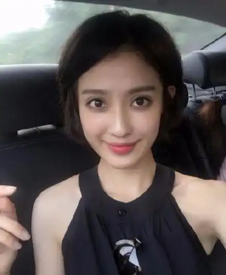 职场傻白甜朱闪闪,曾在最好的我们里出演少女感满满的陈雪君
