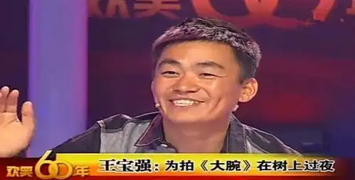 王宝强跑龙套时旧照,曾在清宫戏当群演,为冯小刚的电影露宿街头
