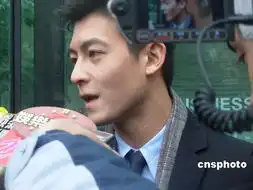 陈冠希上庭母亲现身坐镇提艳照表情尴尬