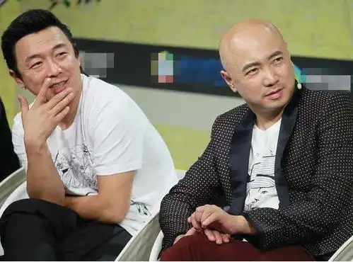 型男大叔被称为国民老爸,59岁近照曝光心态年轻似小伙
