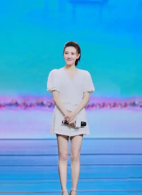 她的古典美堪称第一,她的外型令不少观众直呼养眼却依然不火