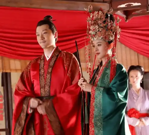 赵丽颖冯绍峰官宣离婚两人因聚少离多和平分手,结婚两年多也没办婚礼