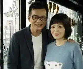 天龙八部剧组重聚,58岁黄日华显老态,为照顾妻子退隐娱乐圈
