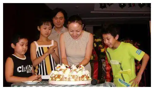 家有儿女剧组15年再重聚,60岁的宋丹丹送杨紫和张一山12个字