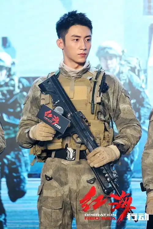 黄景瑜竟然这么帅的
