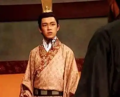 潘粤明又要霸屏,原来男人过了那座山前面就是幸福的大海
